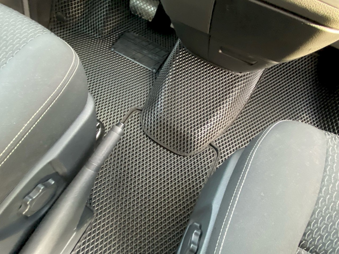 EVA автоковрики для Volkswagen T6 Multivan (7 мест) короткая база (для авто с ворсовым напольным покрытием) — lIc5zWwTUJI resized