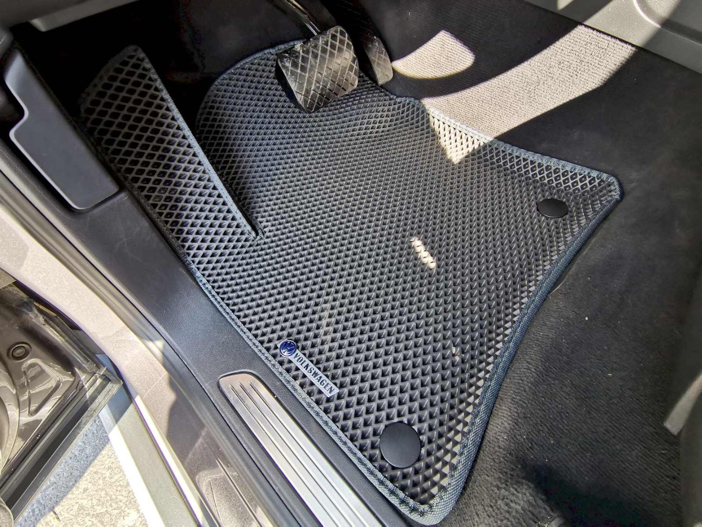 EVA автоковрики для Volkswagen Touareg II 2014-2018 рестайлинг (с двухзонным климат-контролем) — IMG_20210410_141941 resized